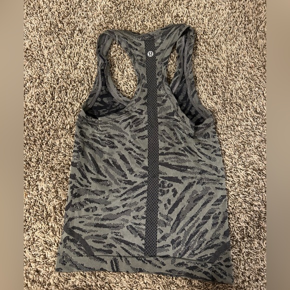 lululemon athletica Tops - LULU tank top size 4.